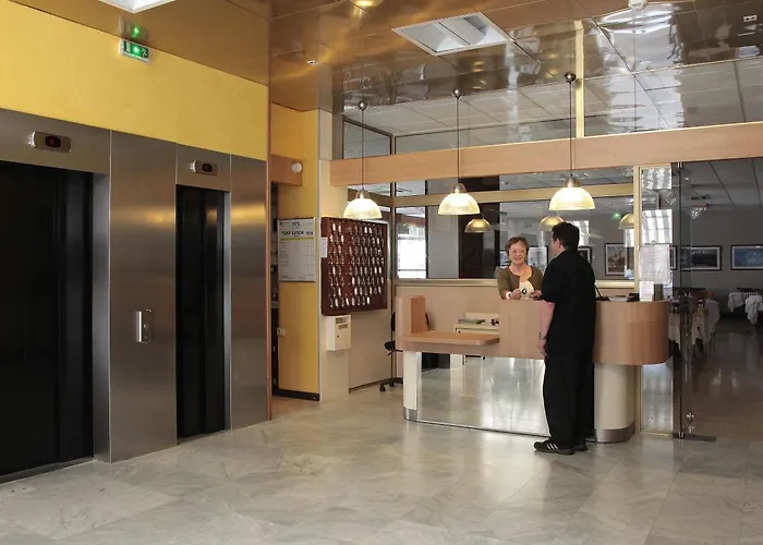 Sainte Suzanne لورد