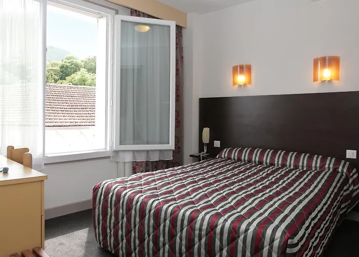 Sainte Suzanne 3* لورد